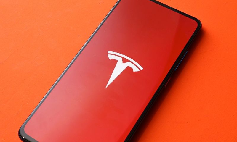 Tesla Model Pi Smartphone Price, Release Date Revealed!  Control your car 4